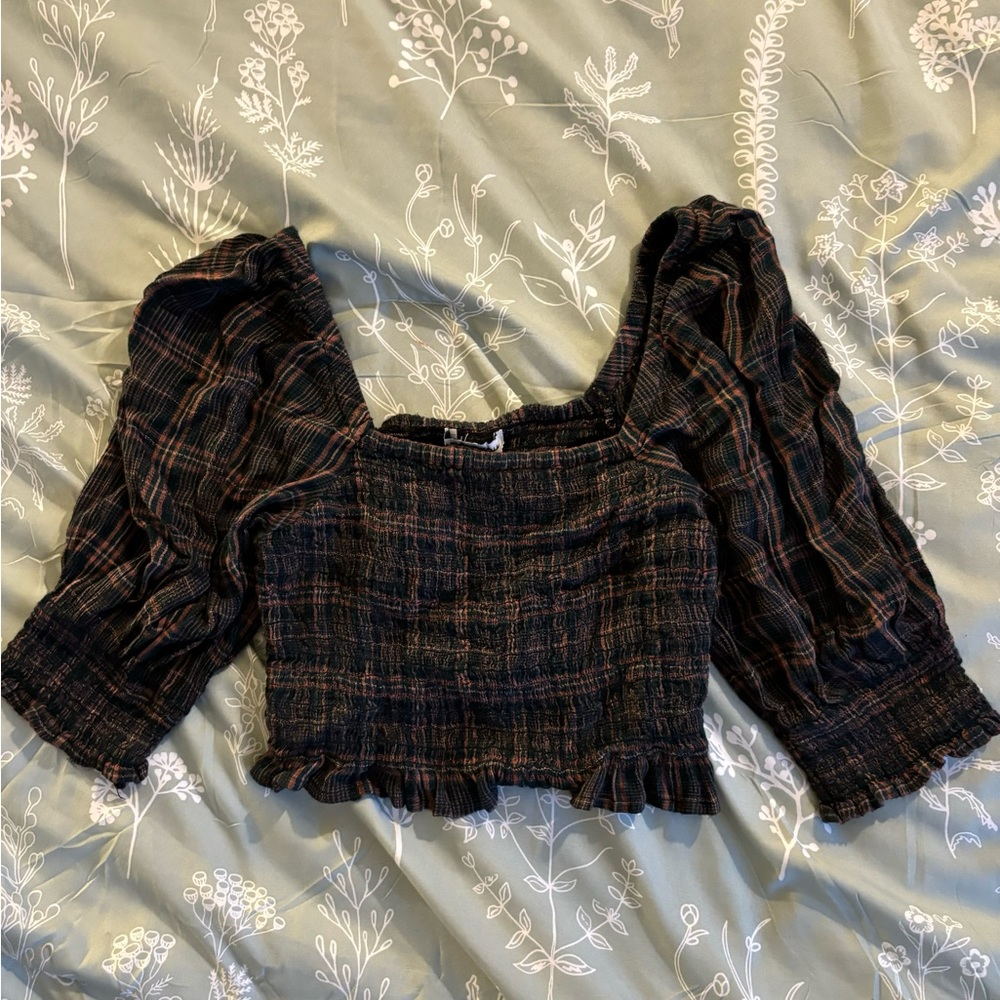American Eagle plaid cropped puffed sleeved shirt. Size XS